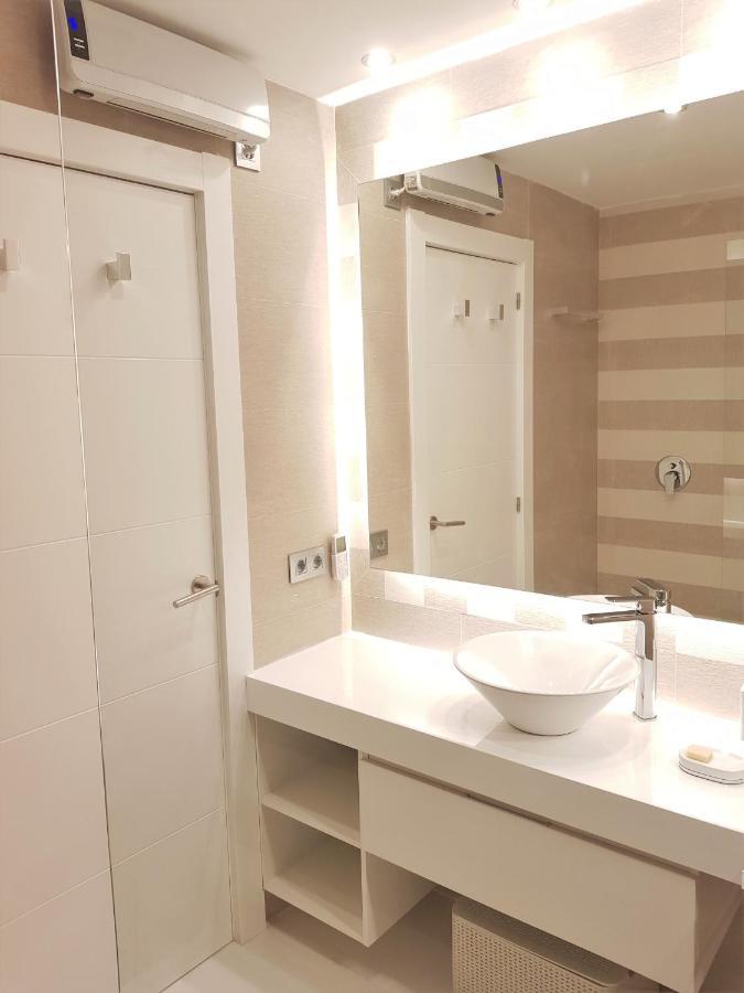 Fabulous Apartment In Front Of Sea & Marina With Incredible Views 埃斯特波纳 外观 照片
